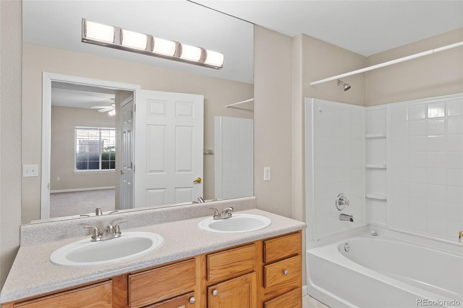MLS Image #14 for 10070 e carolina drive,aurora, Colorado
