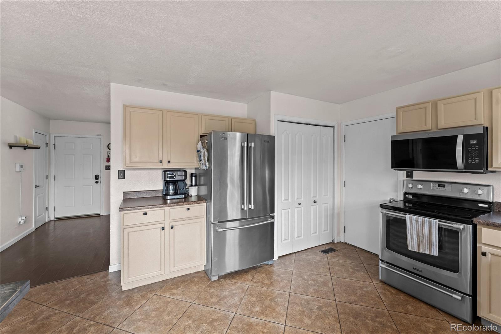 MLS Image #14 for 7368  colonial drive,fountain, Colorado