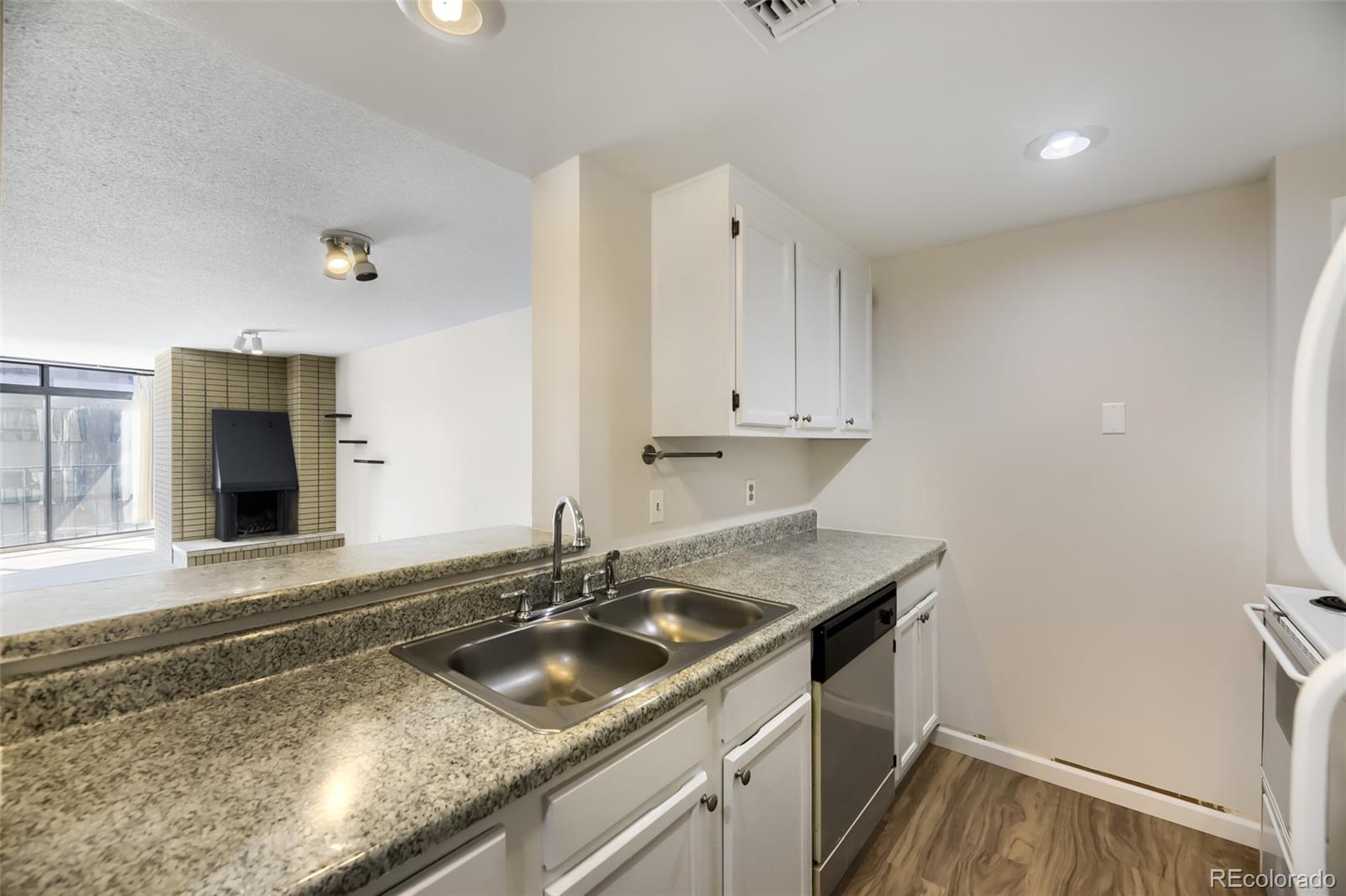 MLS Image #5 for 1777  larimer street 2105,denver, Colorado