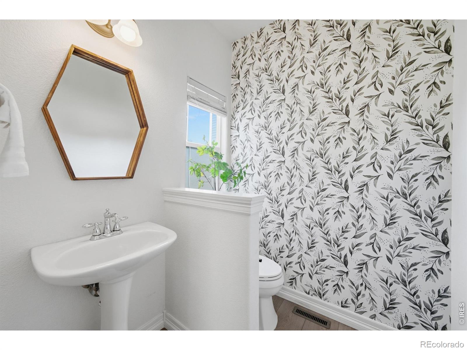 MLS Image #10 for 1126  crescent drive,windsor, Colorado