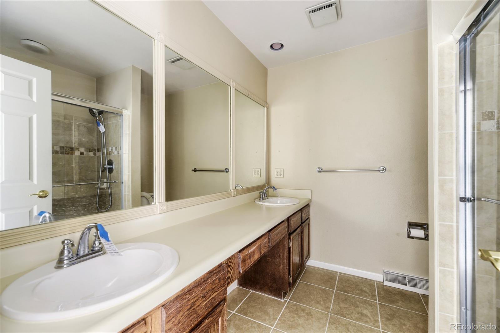 MLS Image #17 for 2405 s worchester court,aurora, Colorado