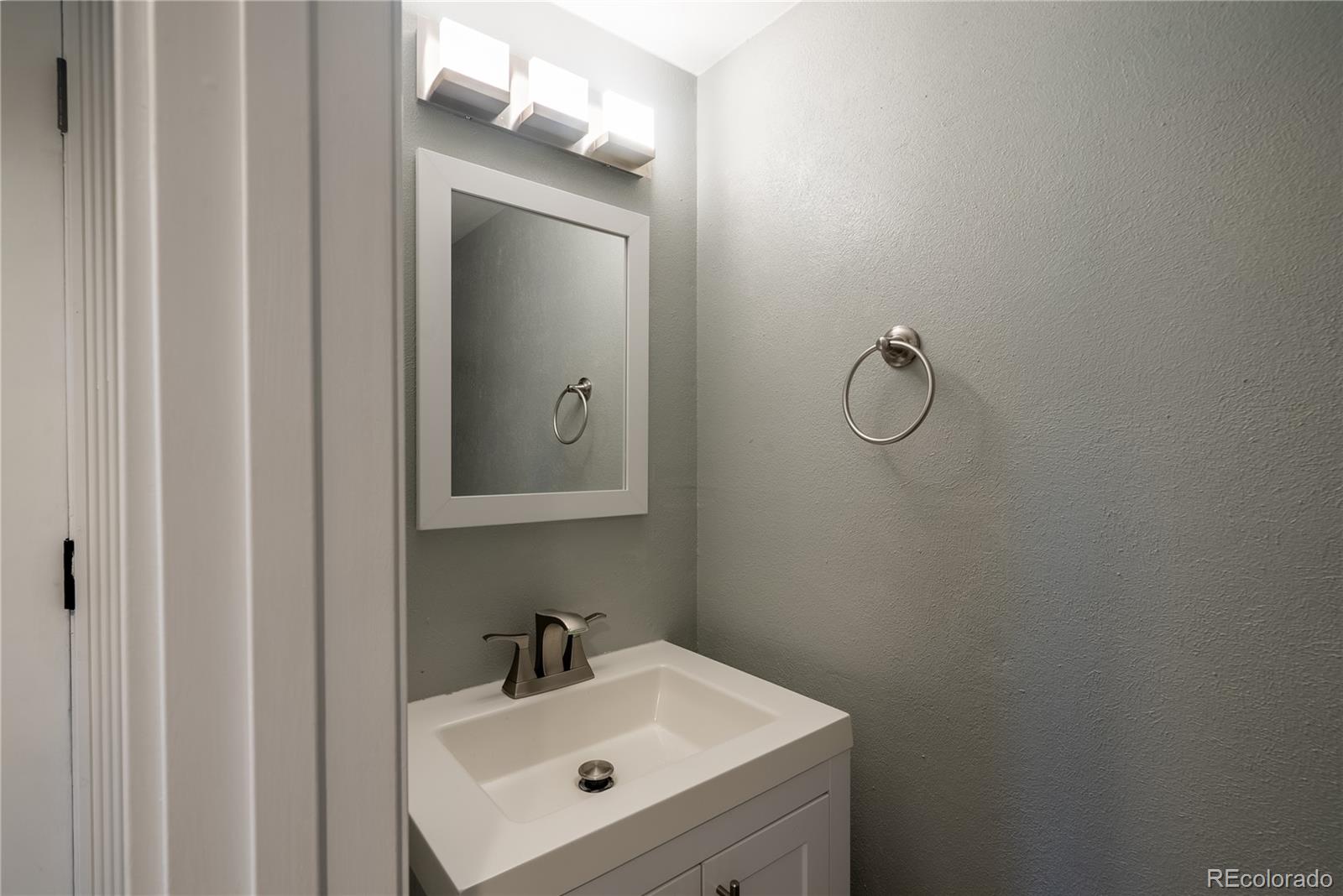 MLS Image #10 for 10615  albion street,denver, Colorado