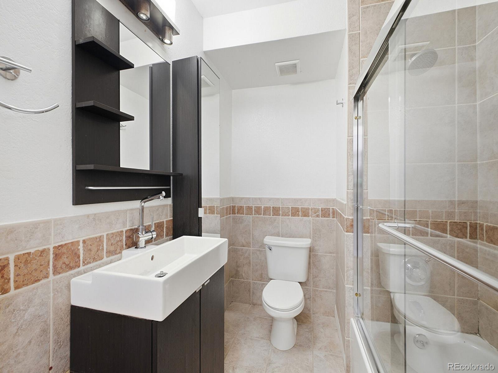MLS Image #10 for 1528 n emerson street 2,denver, Colorado