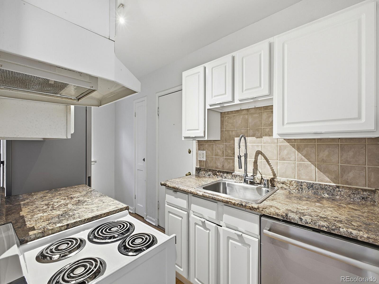 MLS Image #13 for 1528 n emerson street 2,denver, Colorado