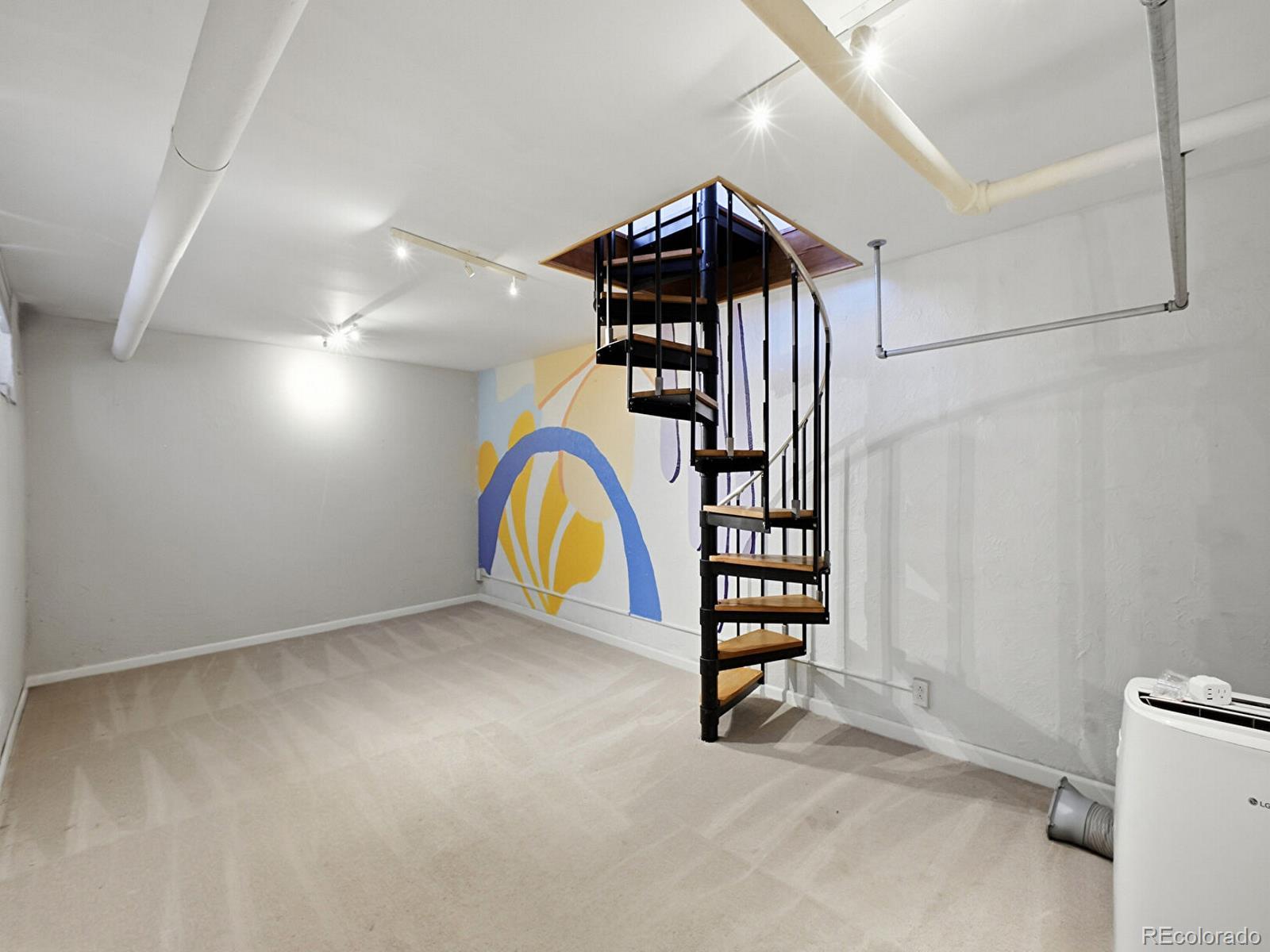 MLS Image #23 for 1528 n emerson street 2,denver, Colorado