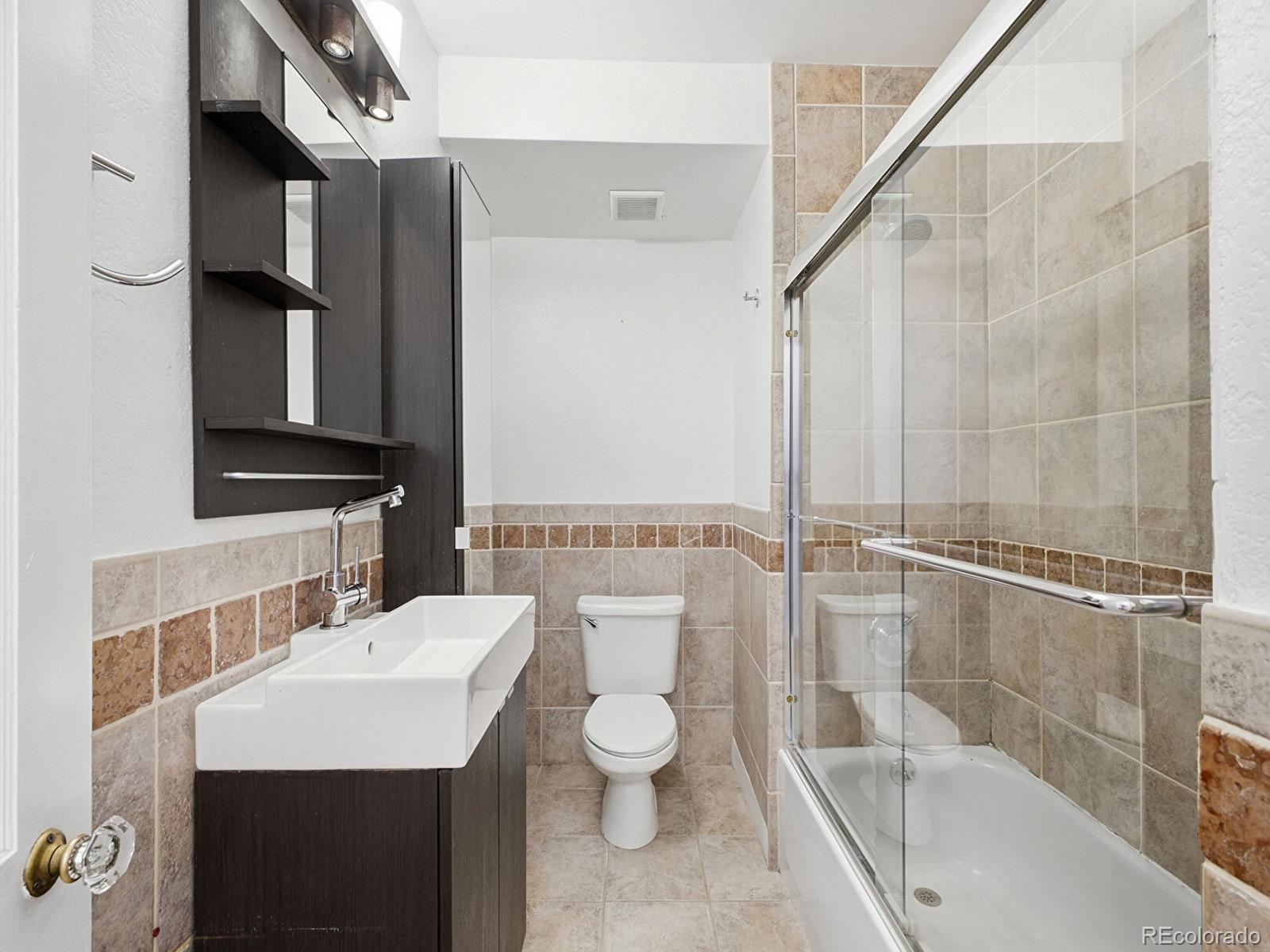 MLS Image #9 for 1528 n emerson street 2,denver, Colorado