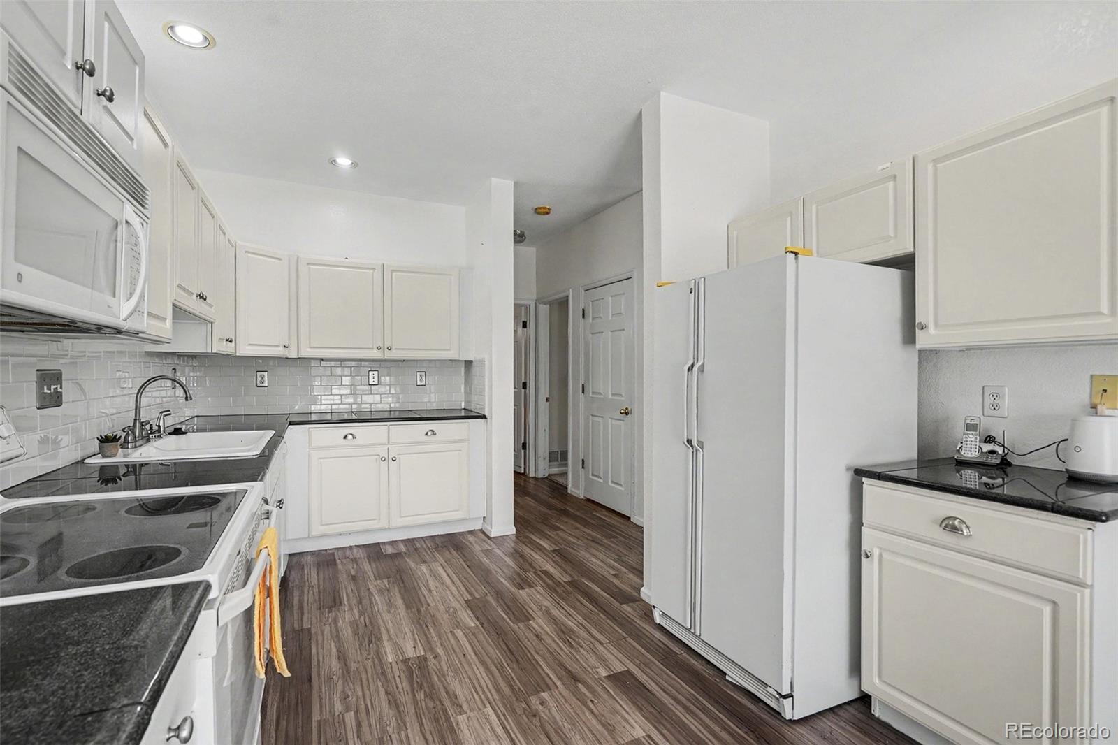 MLS Image #10 for 9741 e hawaii place,denver, Colorado
