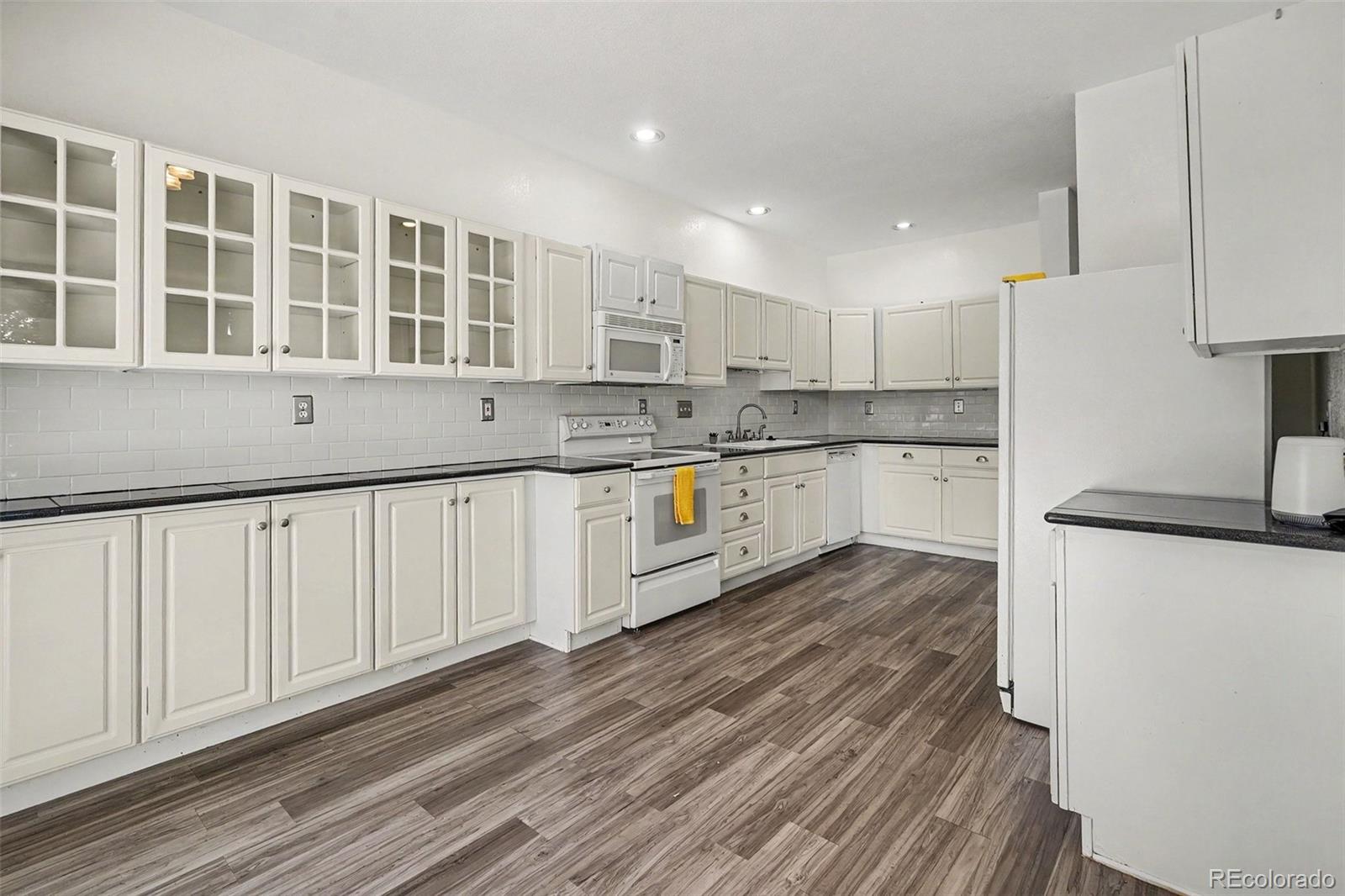 MLS Image #12 for 9741 e hawaii place,denver, Colorado