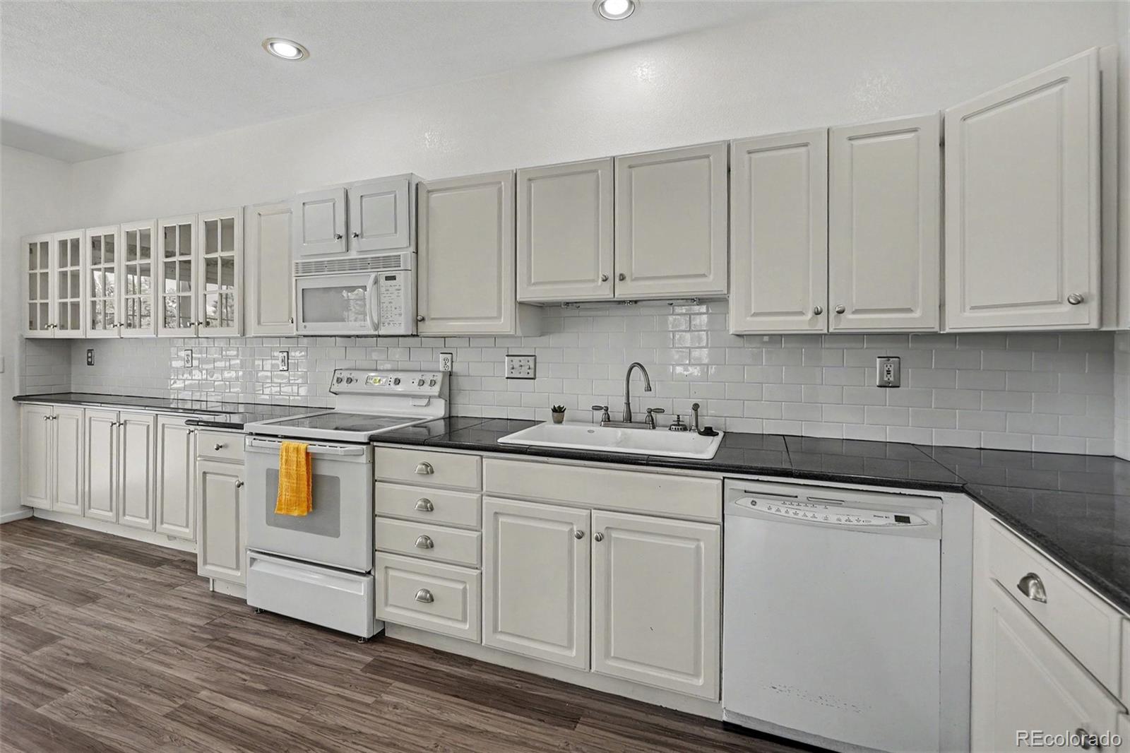 MLS Image #8 for 9741 e hawaii place,denver, Colorado