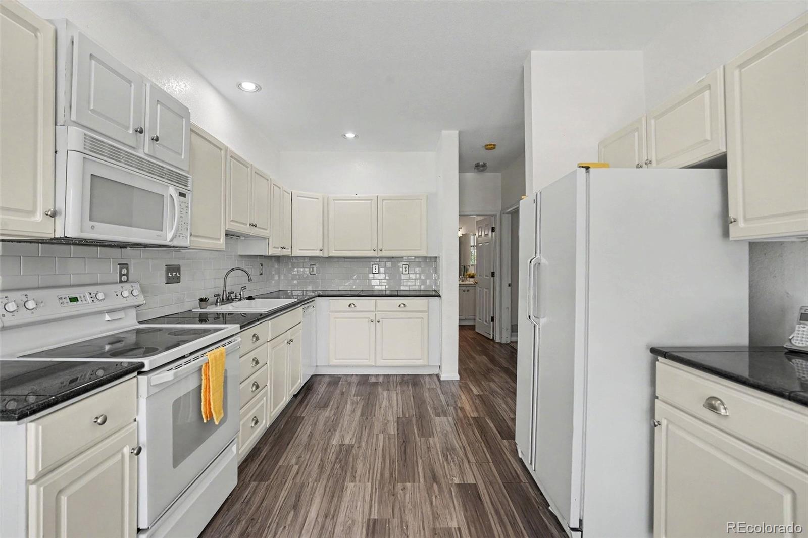 MLS Image #9 for 9741 e hawaii place,denver, Colorado