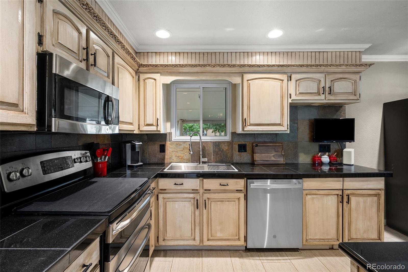 MLS Image #11 for 341 s krameria street,denver, Colorado