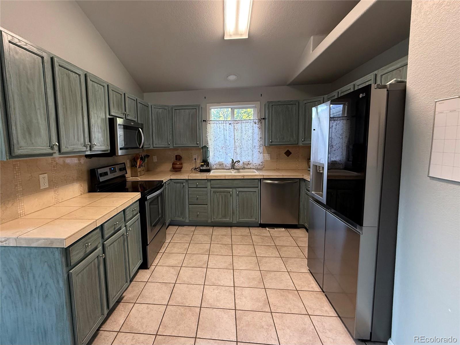MLS Image #6 for 12272 e burlington place,denver, Colorado