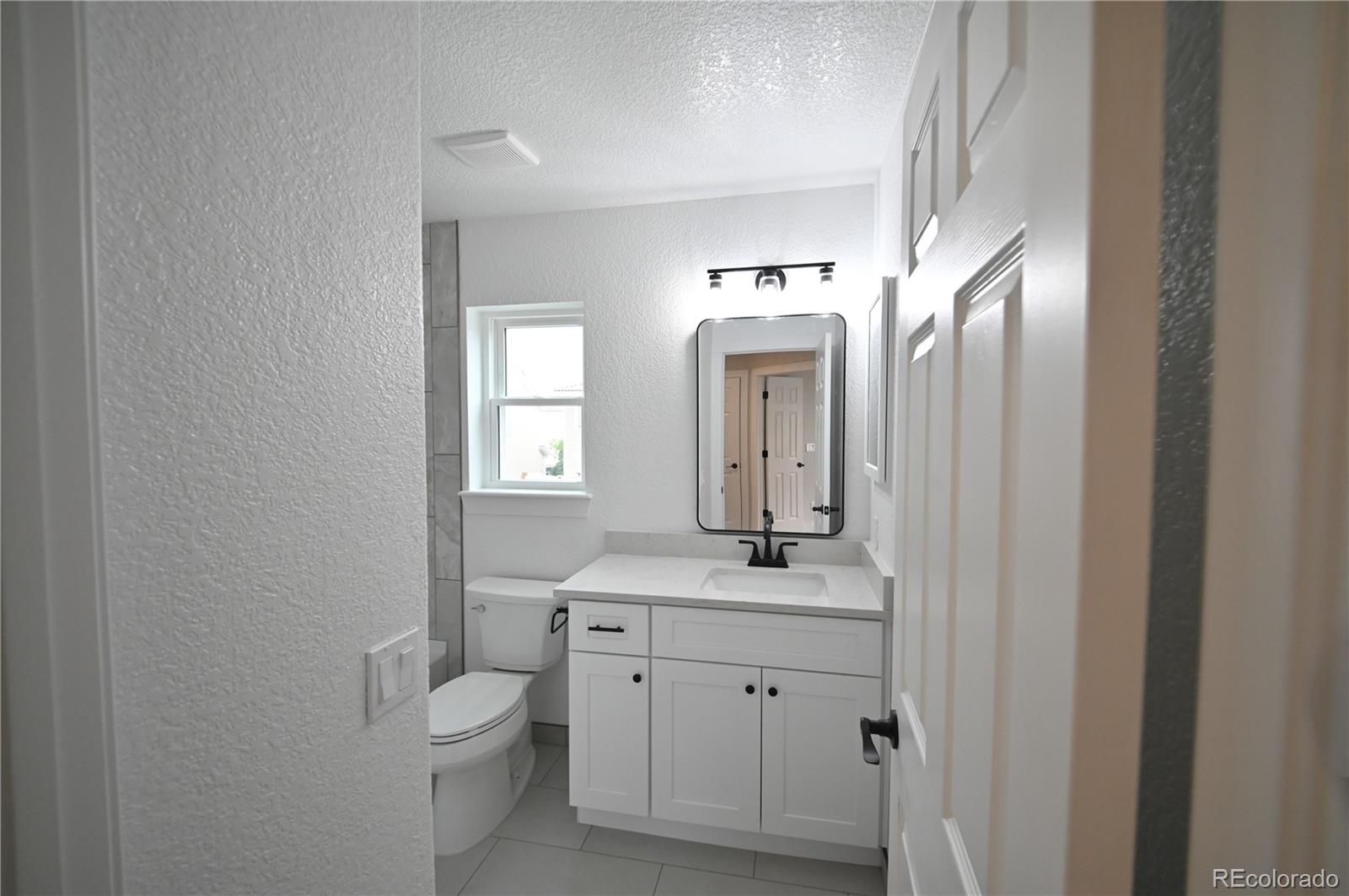 MLS Image #14 for 19834 e 49th place,denver, Colorado