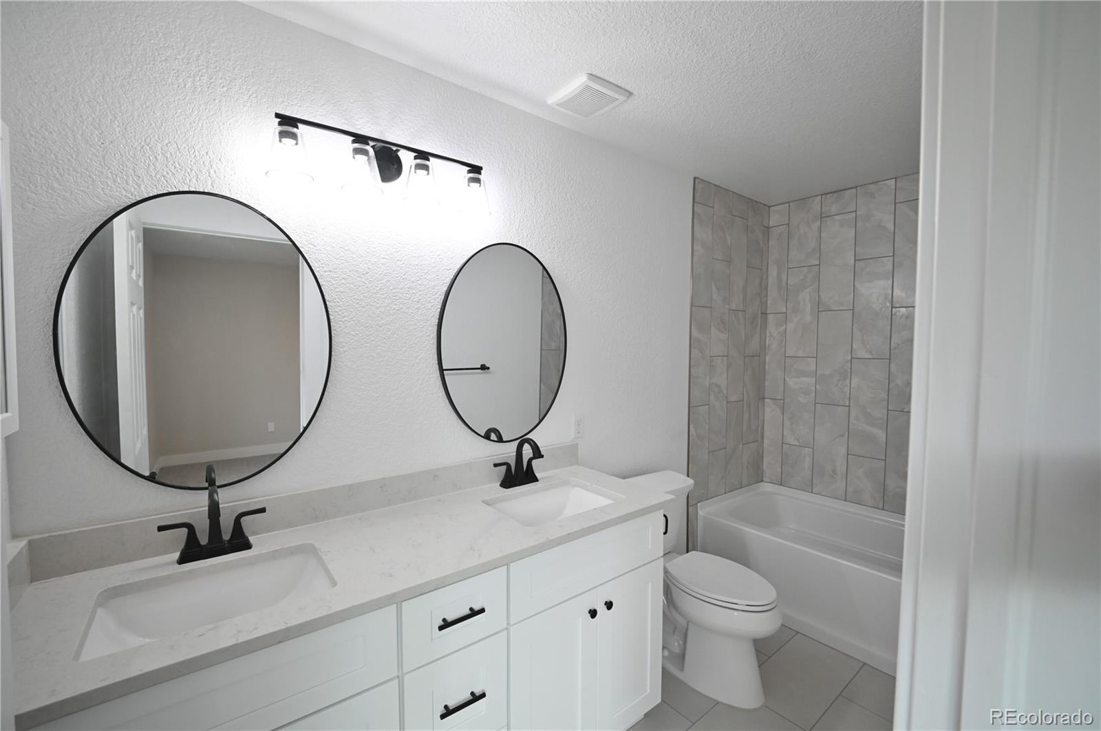 MLS Image #18 for 19834 e 49th place,denver, Colorado