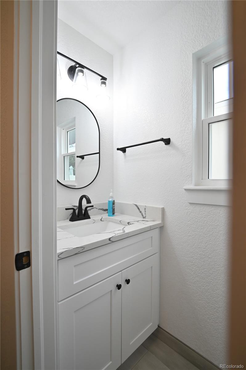 MLS Image #8 for 19834 e 49th place,denver, Colorado