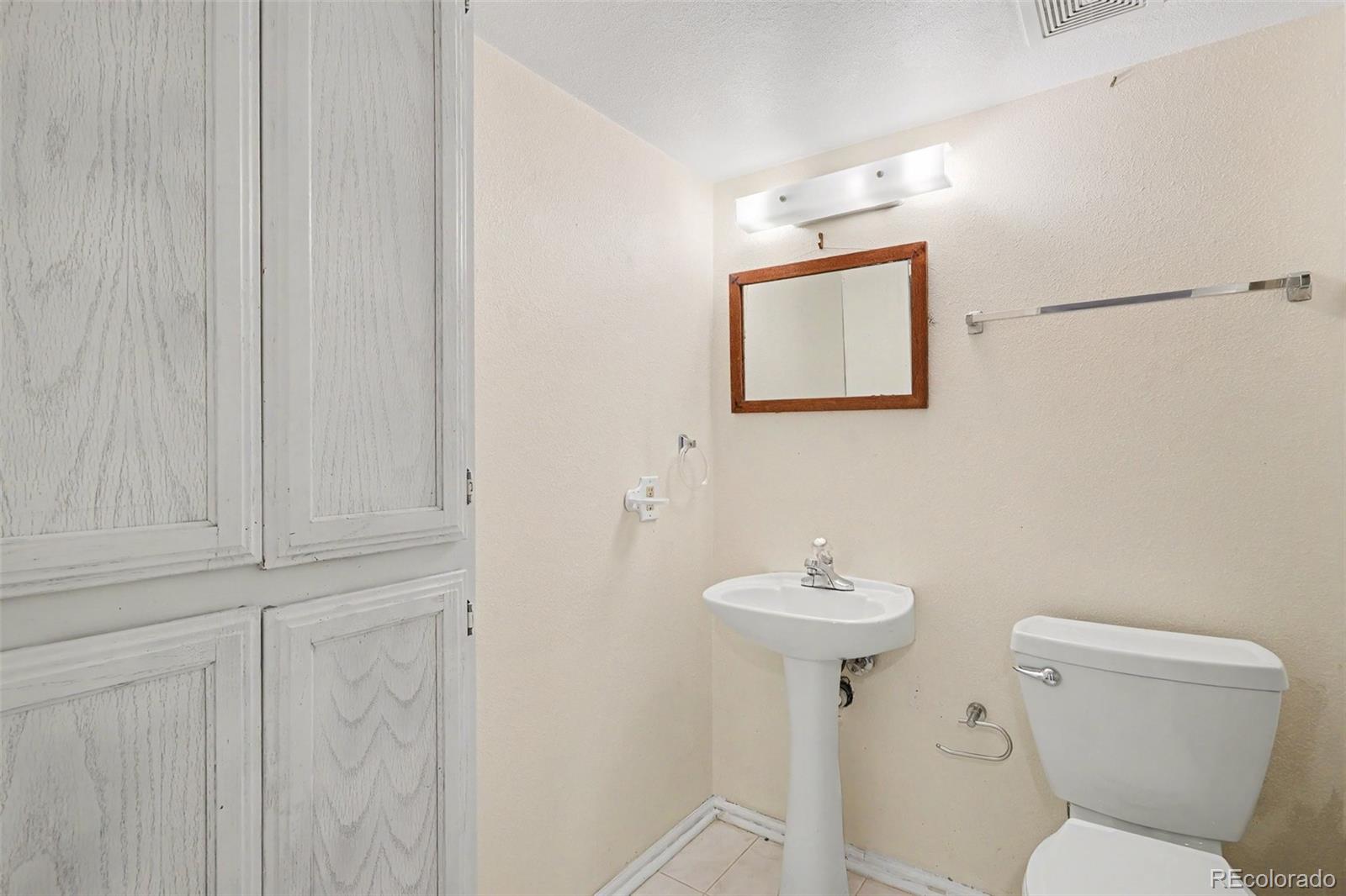 MLS Image #6 for 8601 e yale avenue b,denver, Colorado