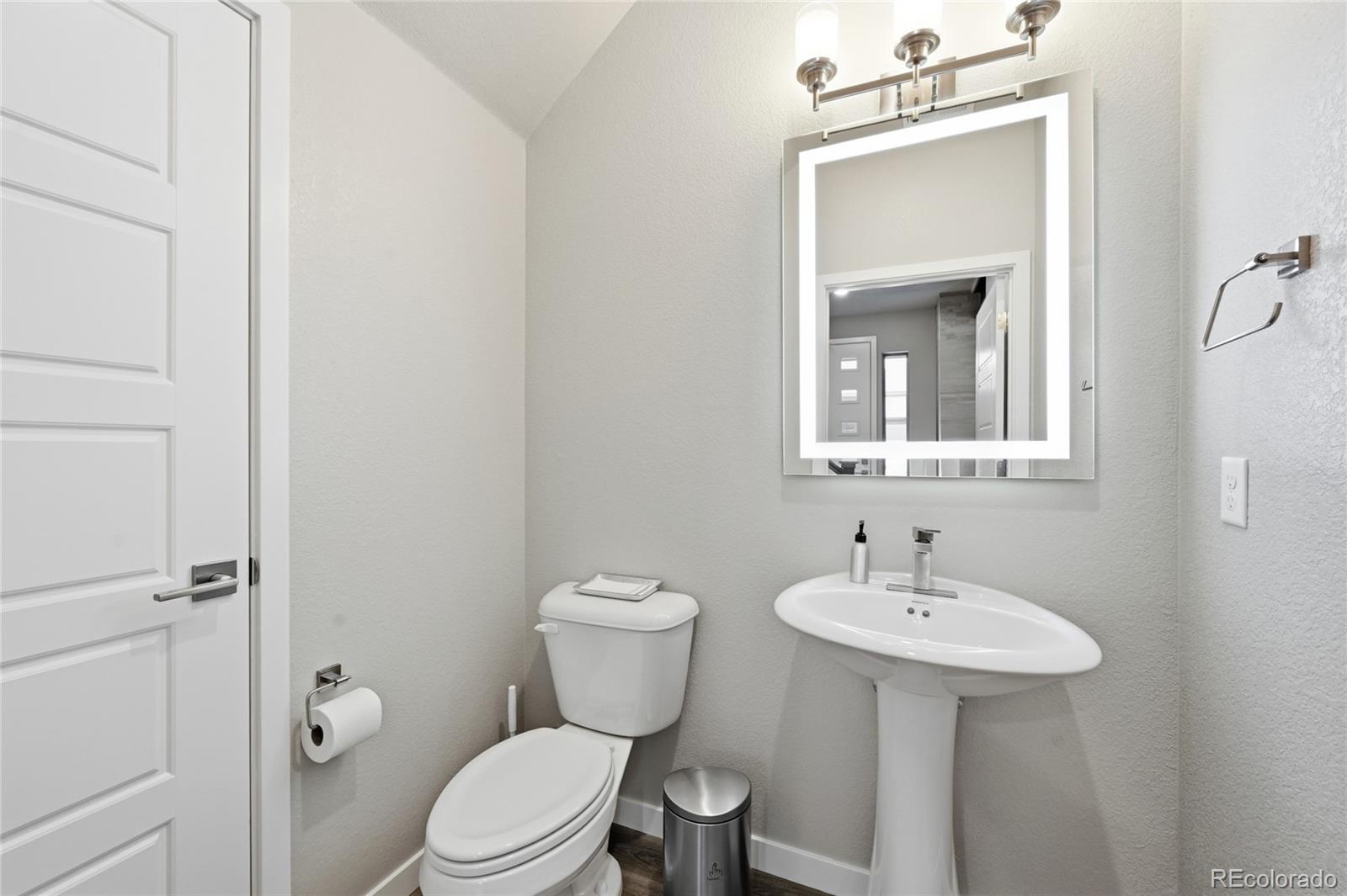 MLS Image #11 for 4045 s teller street,denver, Colorado