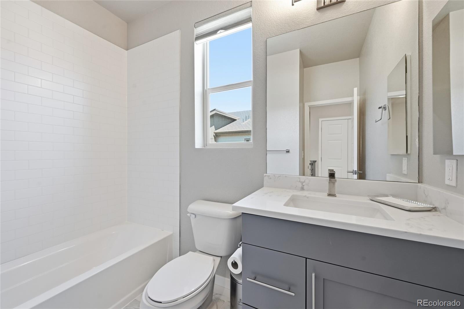 MLS Image #16 for 4045 s teller street,denver, Colorado