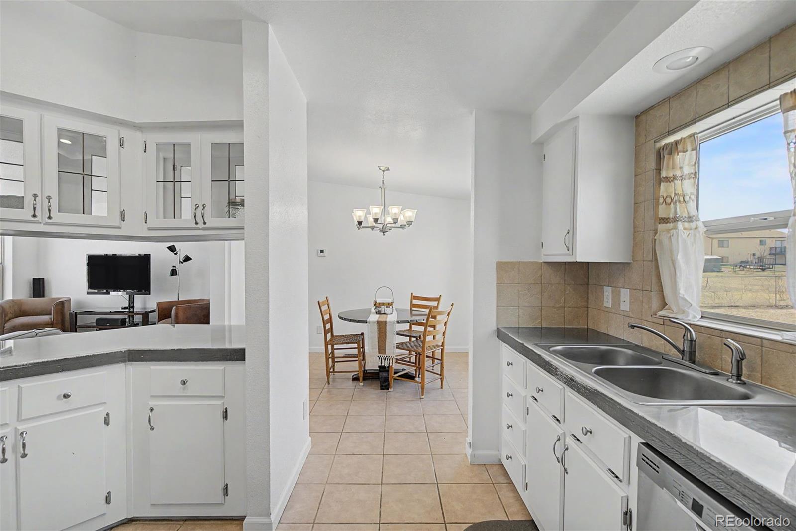 MLS Image #15 for 667 s burro drive,pueblo, Colorado