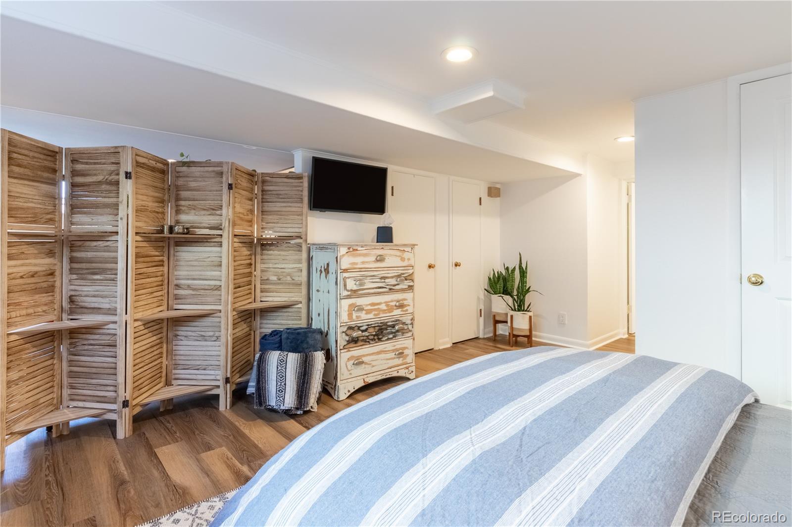 MLS Image #22 for 1551 n krameria street,denver, Colorado
