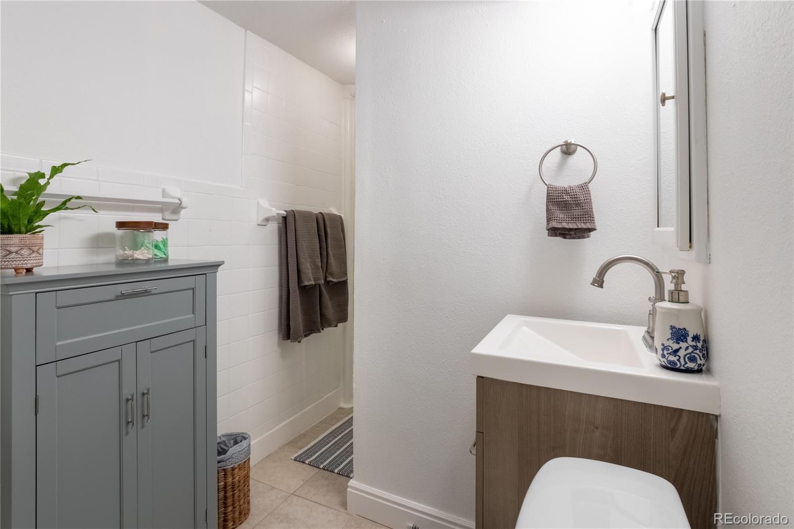 MLS Image #29 for 1551 n krameria street,denver, Colorado