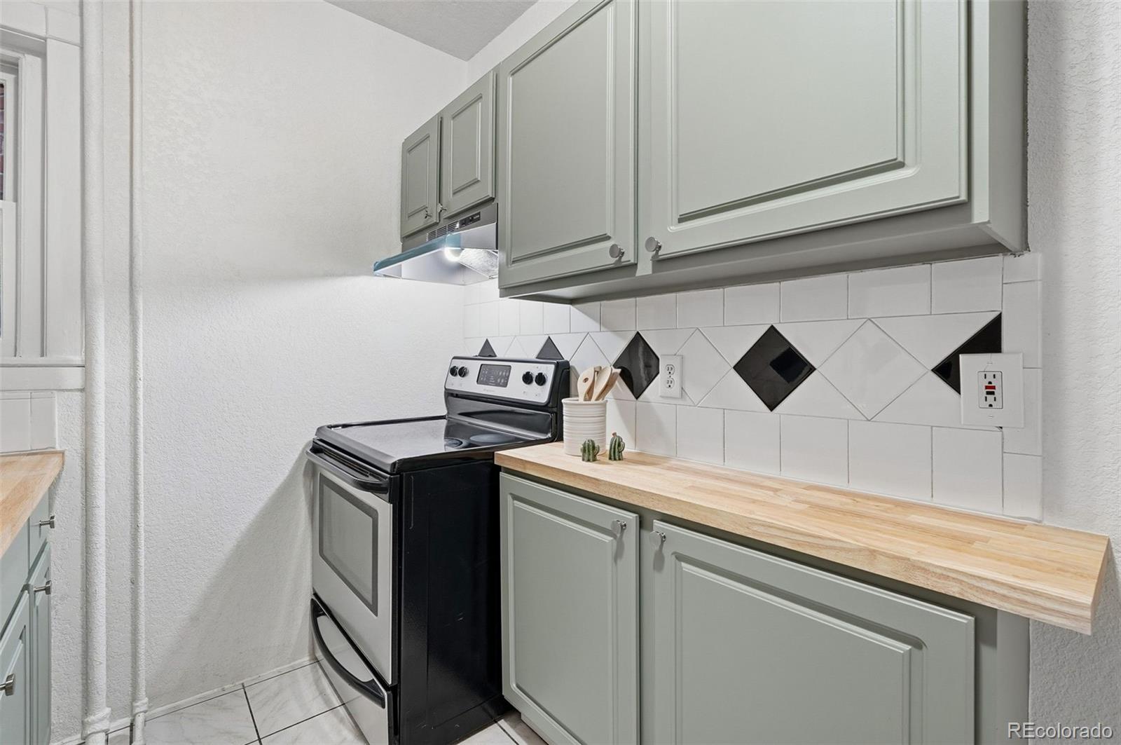 MLS Image #15 for 1137 n sherman street,denver, Colorado