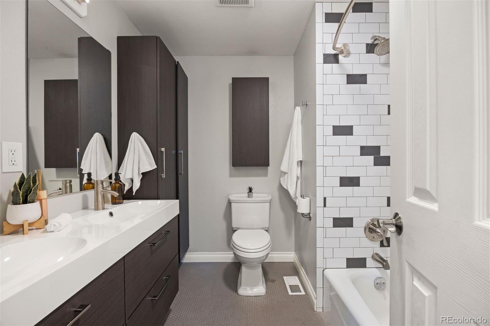 MLS Image #16 for 1822 s olive street,denver, Colorado