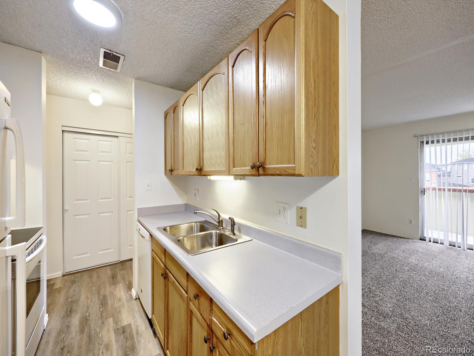 MLS Image #5 for 10211  ura lane 303,denver, Colorado