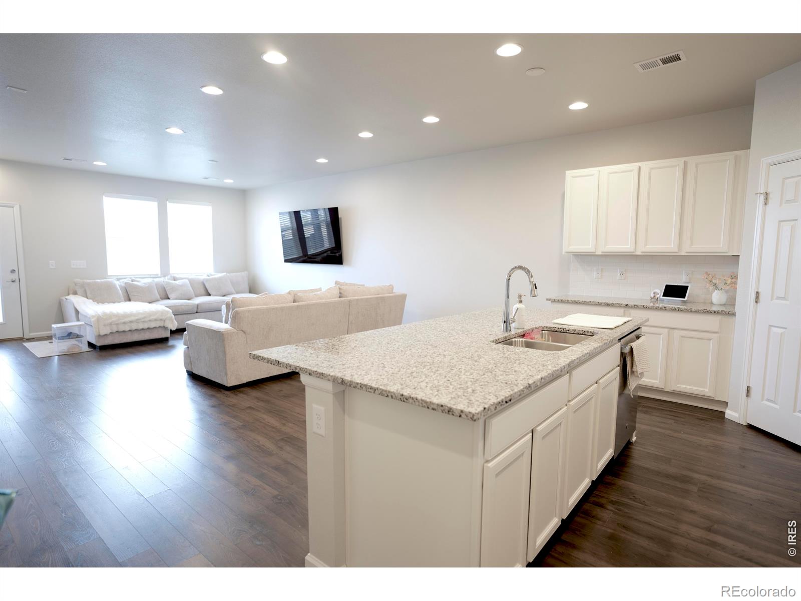 MLS Image #4 for 6673 n ceylon street,denver, Colorado