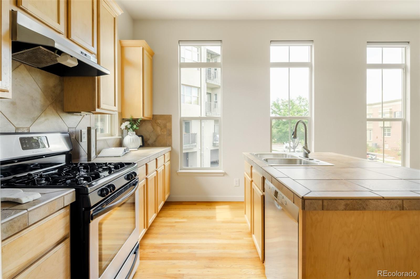 MLS Image #17 for 2889  syracuse court,denver, Colorado