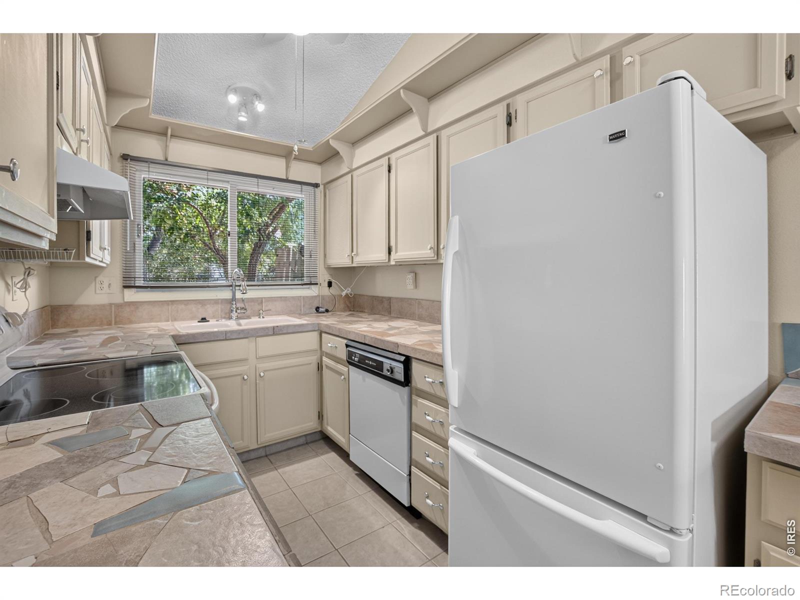 MLS Image #11 for 5315  fossil ridge drive,fort collins, Colorado