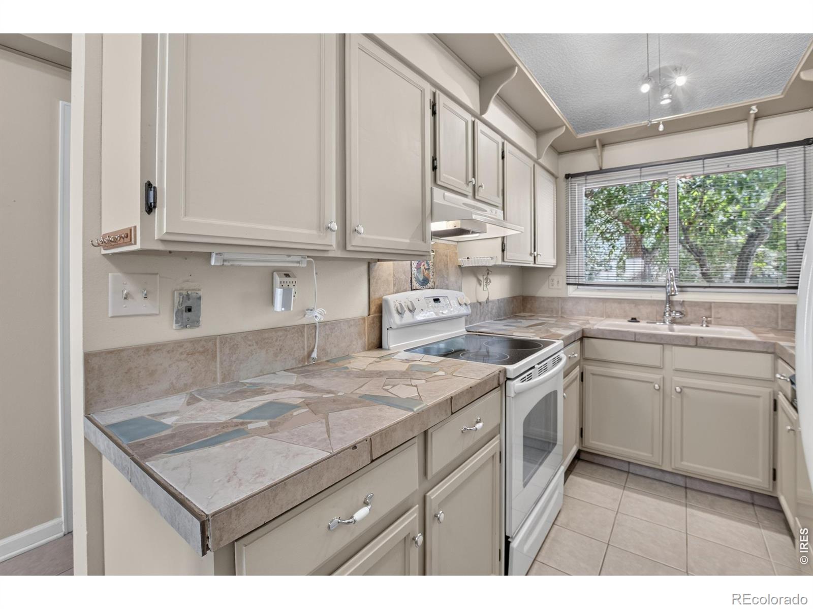 MLS Image #12 for 5315  fossil ridge drive,fort collins, Colorado