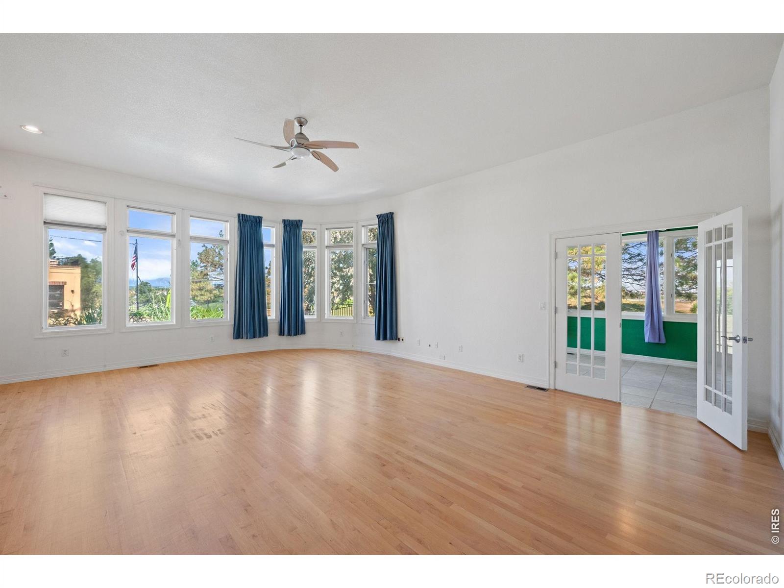 MLS Image #3 for 977  thorncreek court,thornton, Colorado