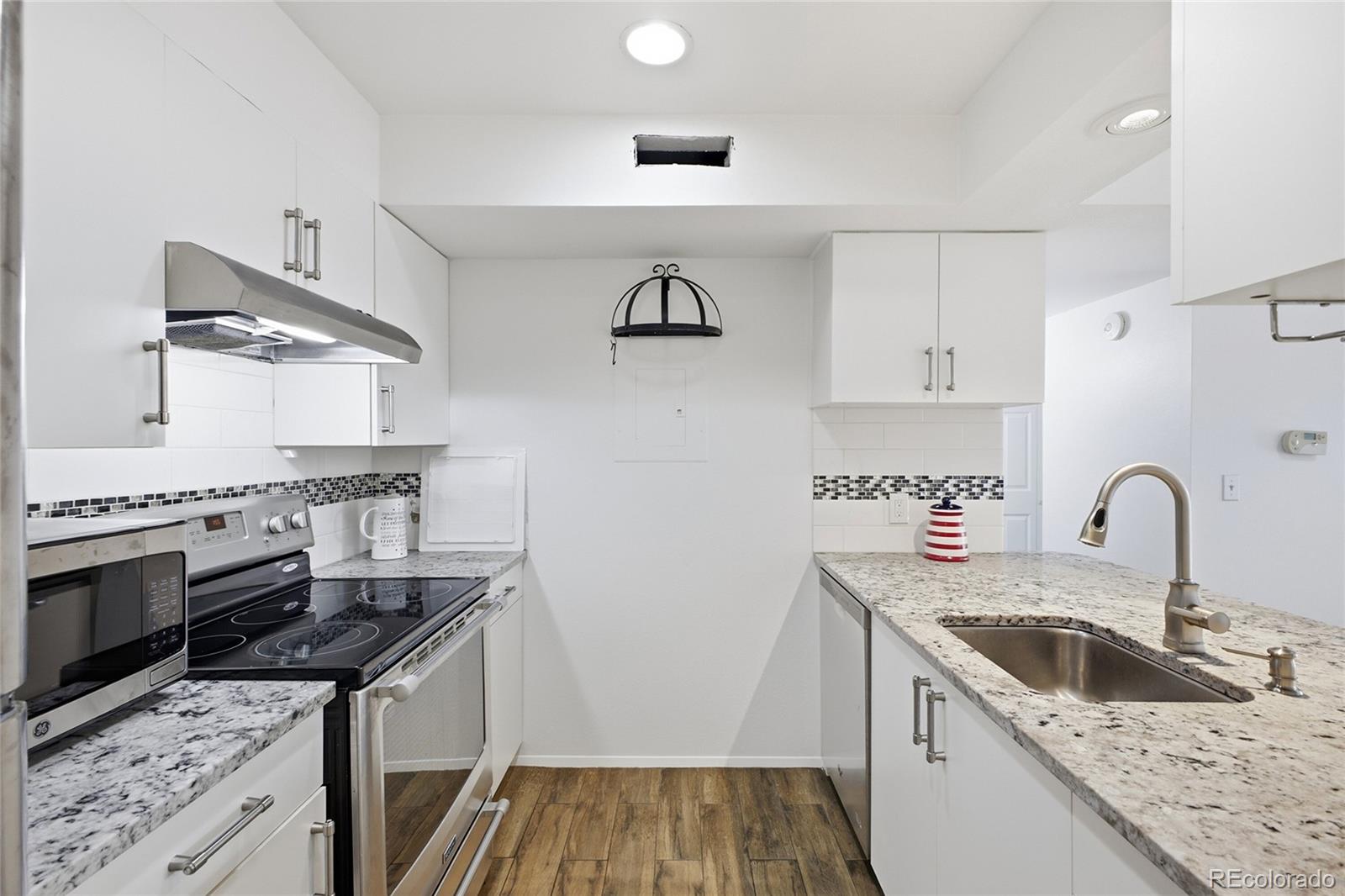 MLS Image #3 for 6405 s dayton street,englewood, Colorado
