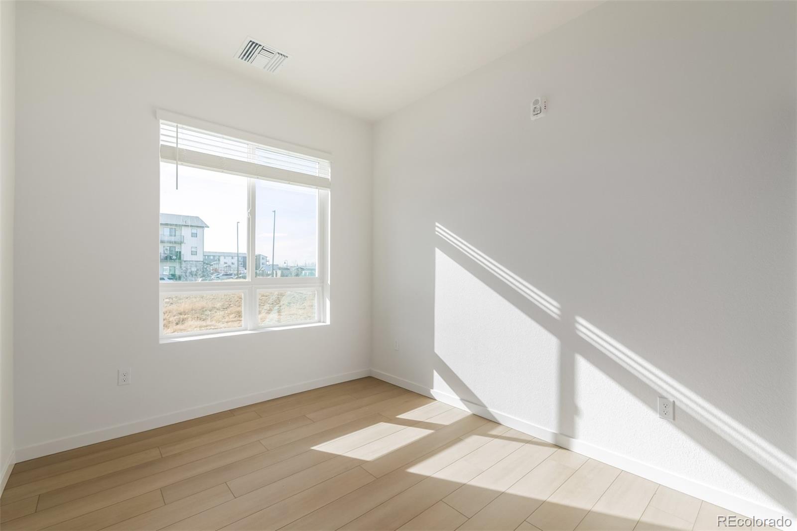 MLS Image #19 for 6153 n ceylon street,denver, Colorado