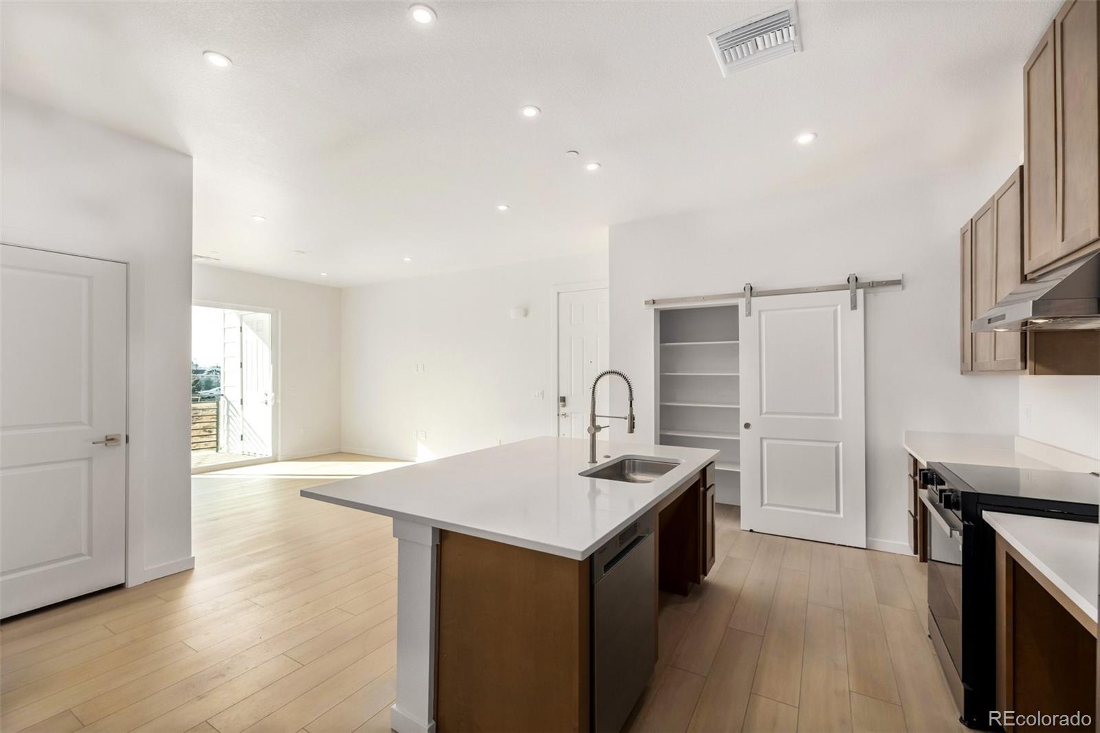 MLS Image #4 for 6153 n ceylon street,denver, Colorado