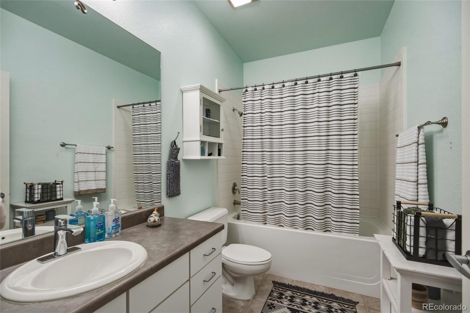 MLS Image #5 for 2900 n downing street 202,denver, Colorado