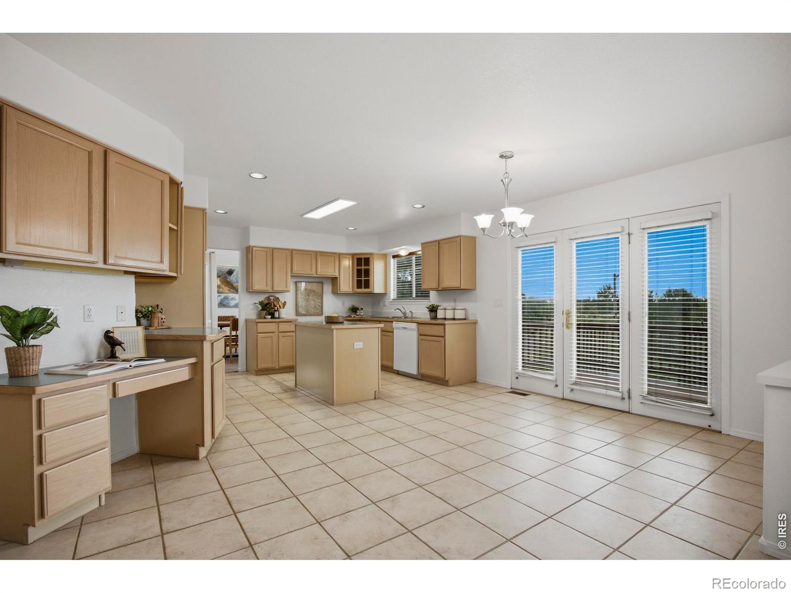 MLS Image #14 for 824  westbourn court,fort collins, Colorado