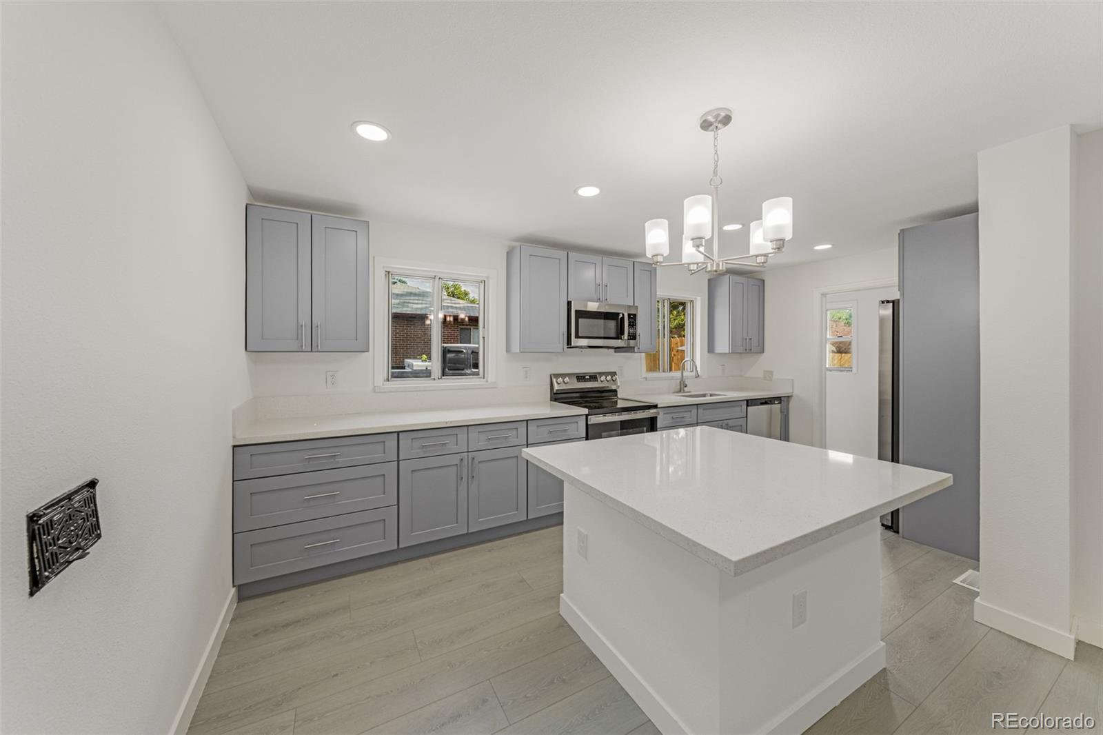 MLS Image #2 for 2921  jasmine street,denver, Colorado