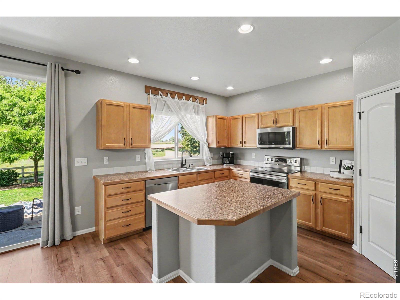 MLS Image #15 for 218  sycamore avenue,johnstown, Colorado