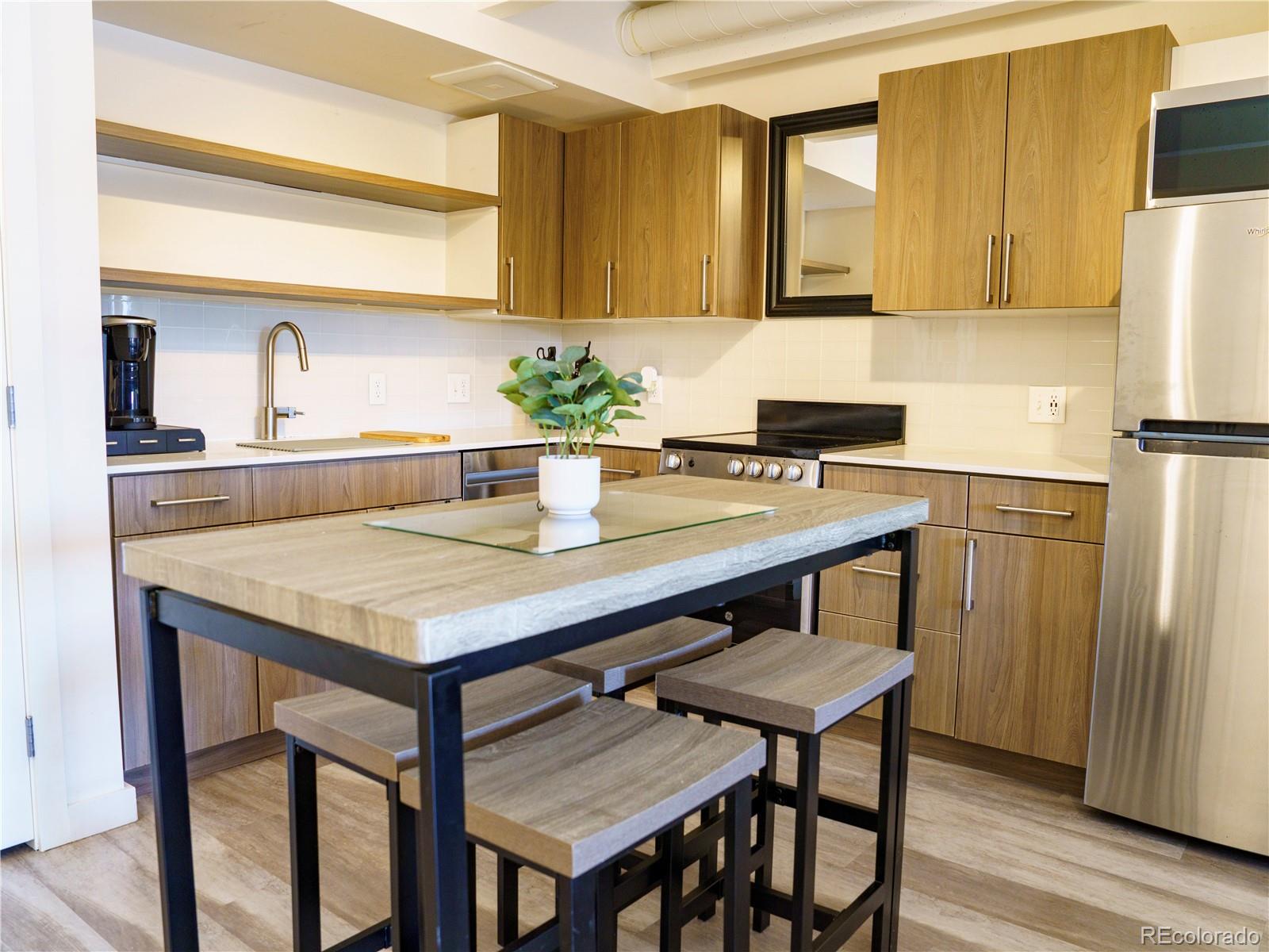 MLS Image #7 for 1495  vrain street,denver, Colorado