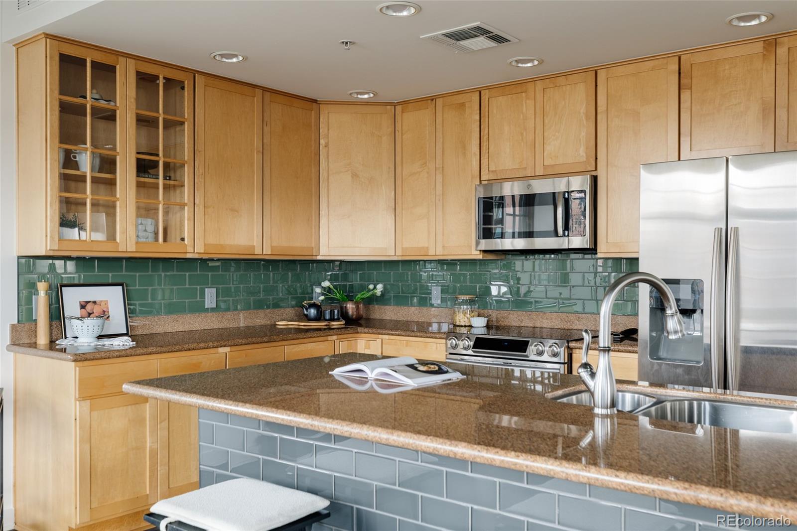 MLS Image #6 for 275 s harrison street 501,denver, Colorado