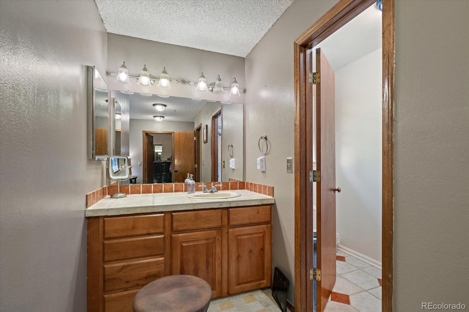 MLS Image #15 for 7921 s cedar street,littleton, Colorado