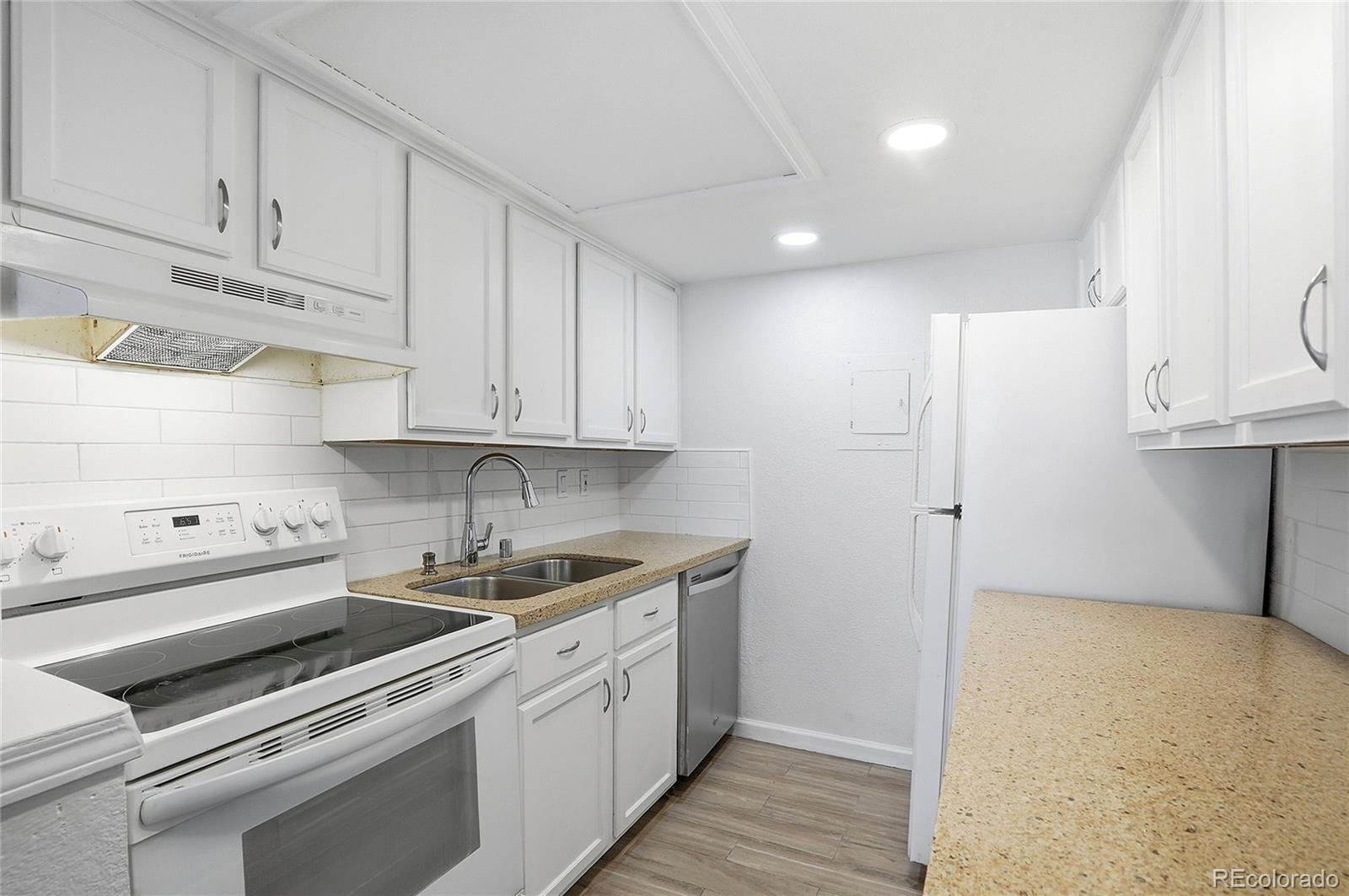 MLS Image #11 for 3436 s locust street,denver, Colorado