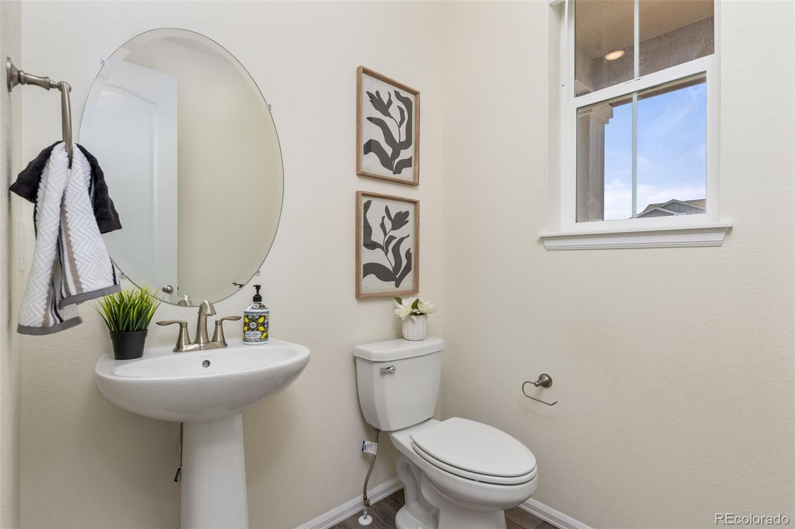 MLS Image #7 for 26265 e canal place,aurora, Colorado