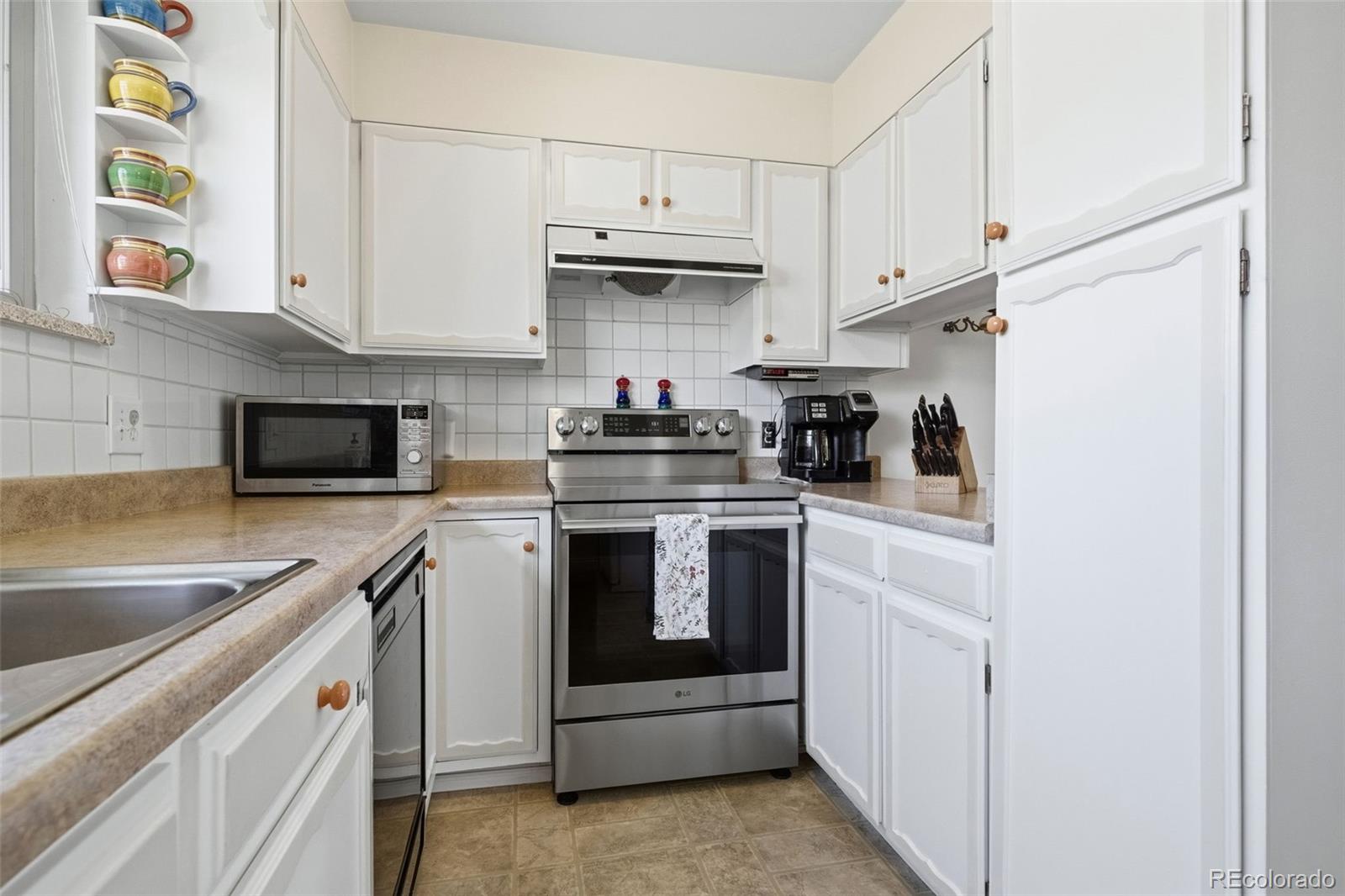 MLS Image #8 for 2654 s ames way,lakewood, Colorado