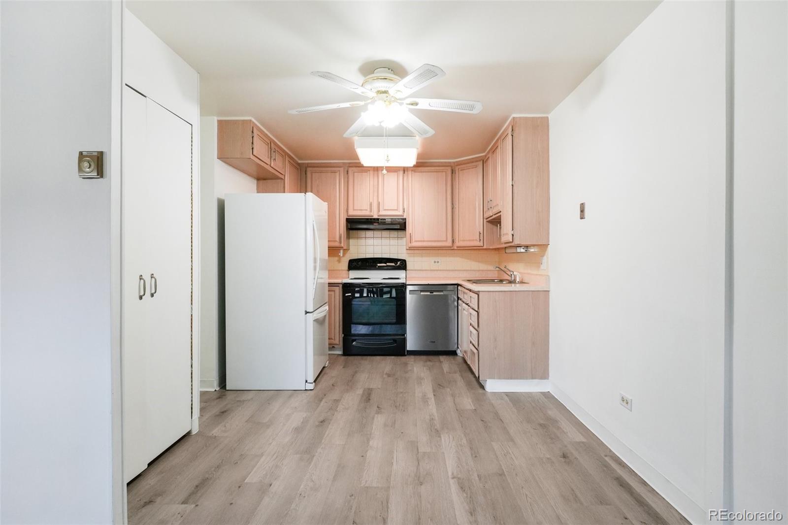 MLS Image #18 for 9655 e center avenue,denver, Colorado