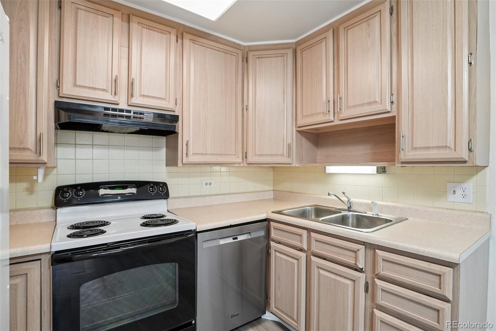 MLS Image #19 for 9655 e center avenue,denver, Colorado
