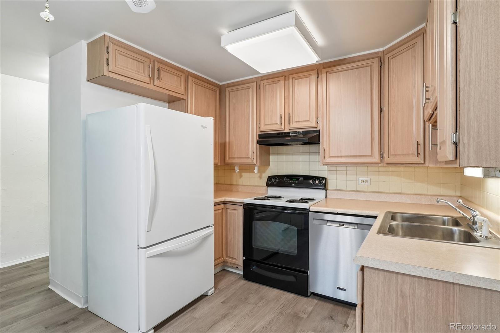 MLS Image #20 for 9655 e center avenue,denver, Colorado