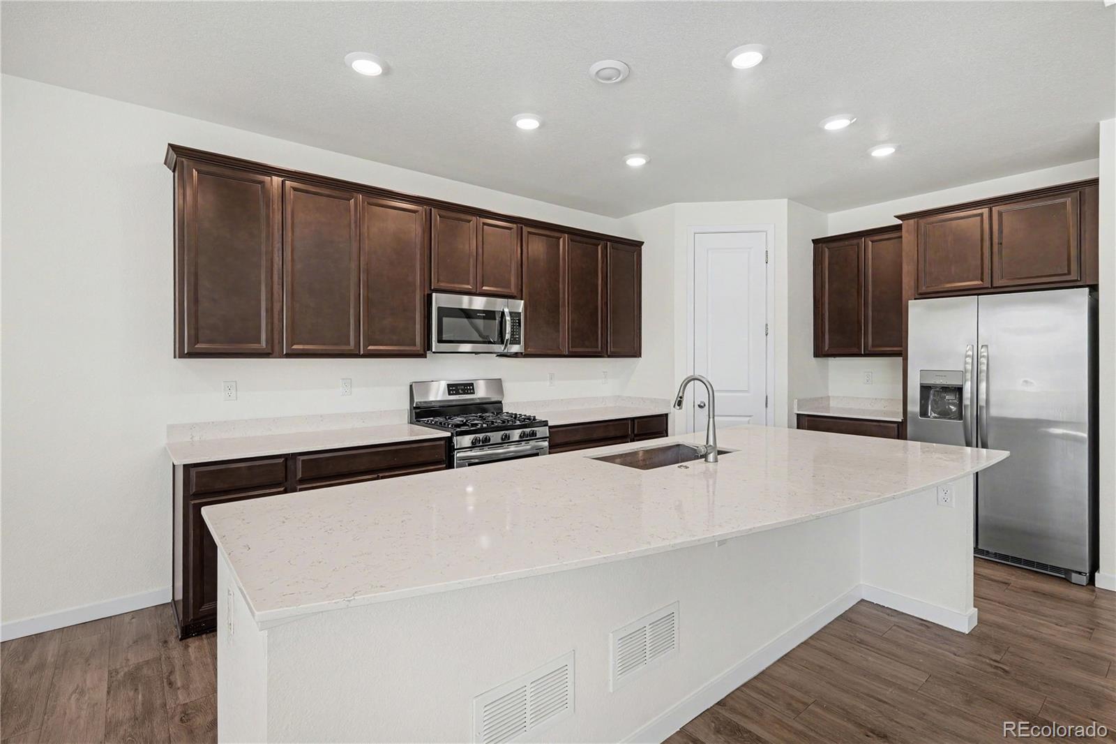 MLS Image #10 for 10046  uvalda street,commerce city, Colorado